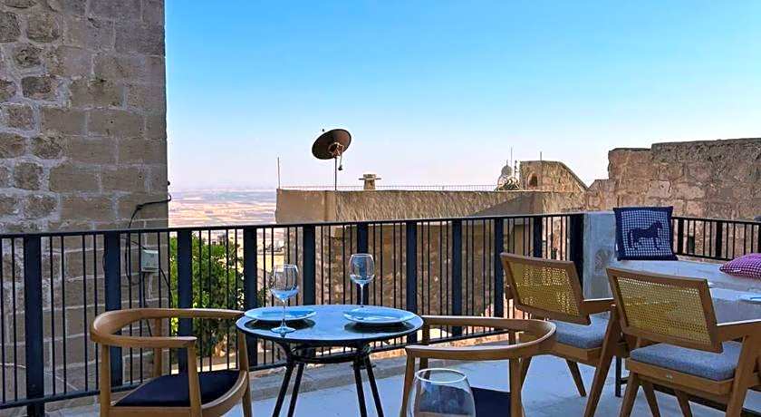 TUĞMANER  Small House AJAR