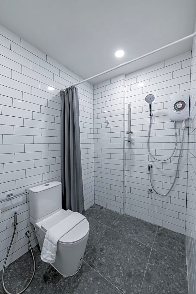 Blu Monkey Boutique Bangsaen