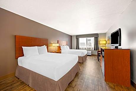 Queen Room with Two Queen Beds - Pet Friendly/Non-Smoking