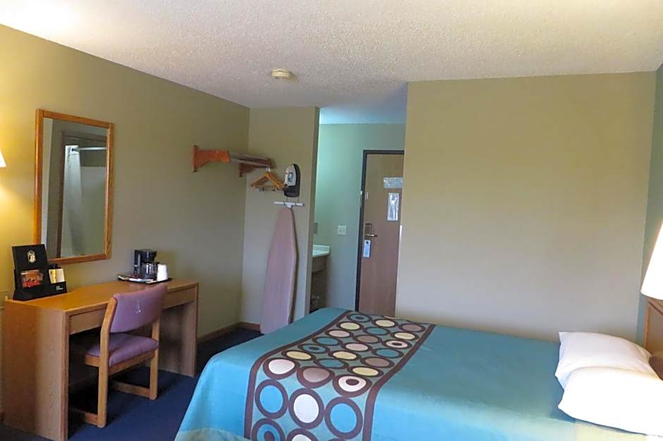 Super 8 by Wyndham Macomb