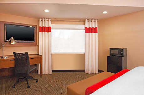 Classic Room, Multiple Beds (Two Queen Beds with Sofa Bed) (2 Queen Beds and 1 Double Sofa Bed)