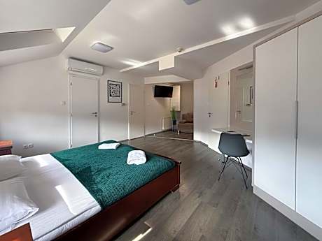 Deluxe Family Room