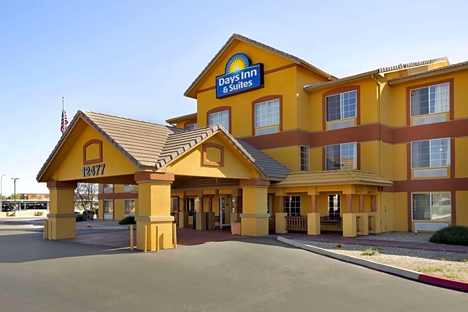 Days Inn & Suites by Wyndham Surprise