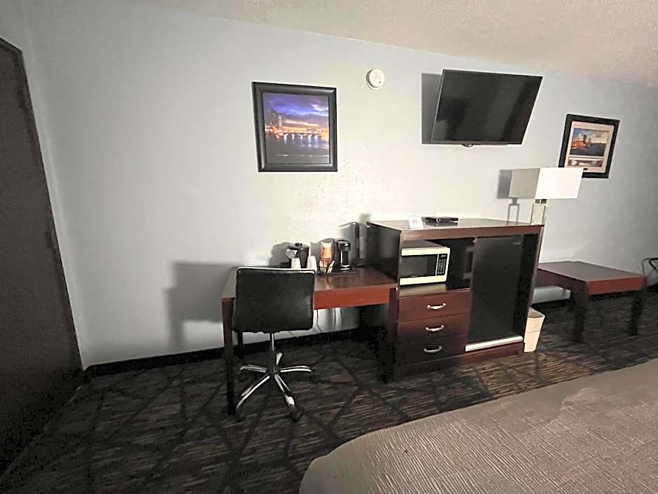 Quality Inn Grand Rapids Near Downtown