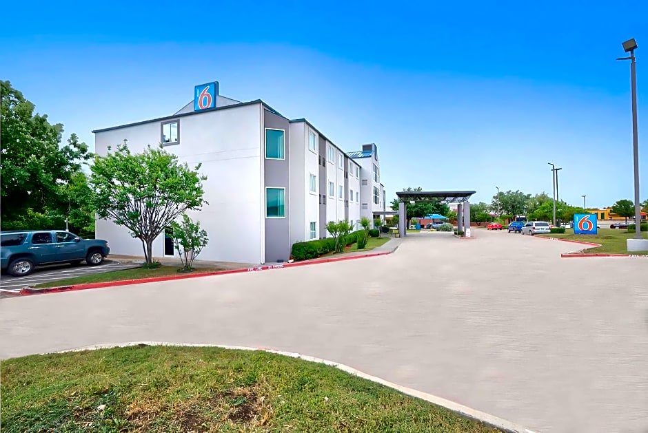 Motel 6-Benbrook, TX - Fort Worth