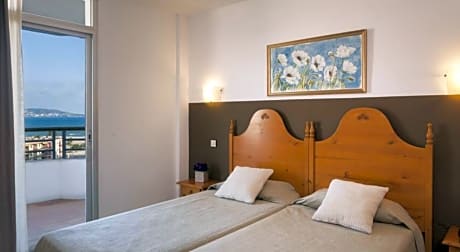 1 BEDROOM APARTMENT WITH LOUNGE AND TERRACE