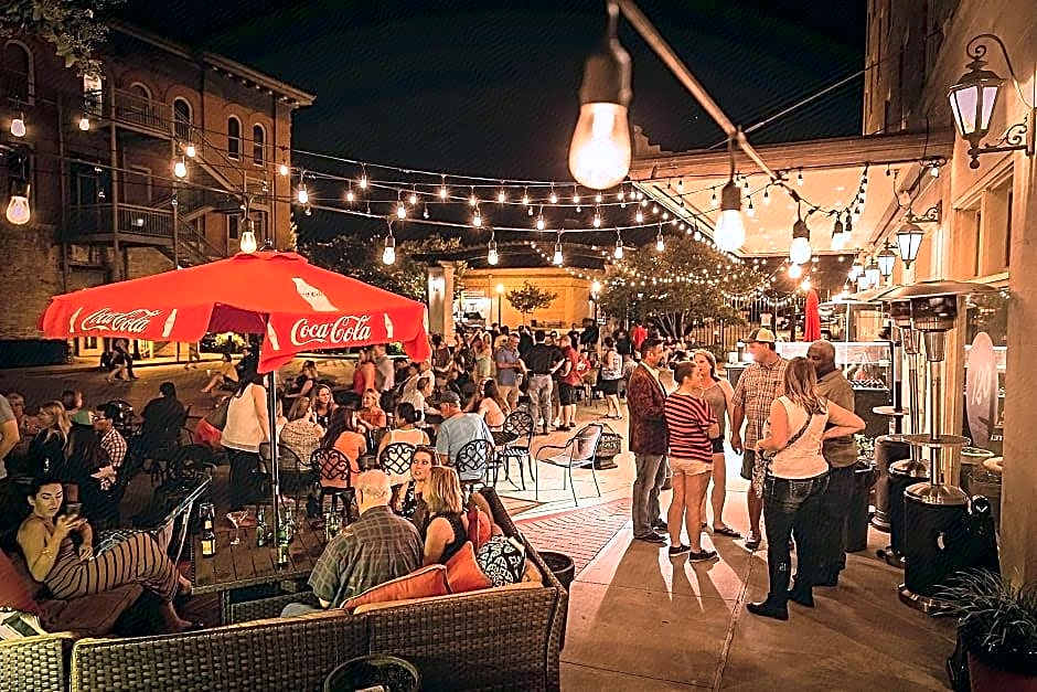 LaSalle Boutique Hotel and The Downtown Elixir and Spirits