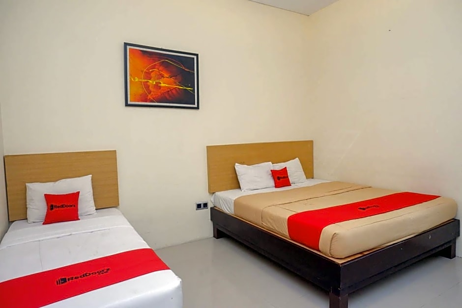 RedDoorz Syariah @ Namira Hotel