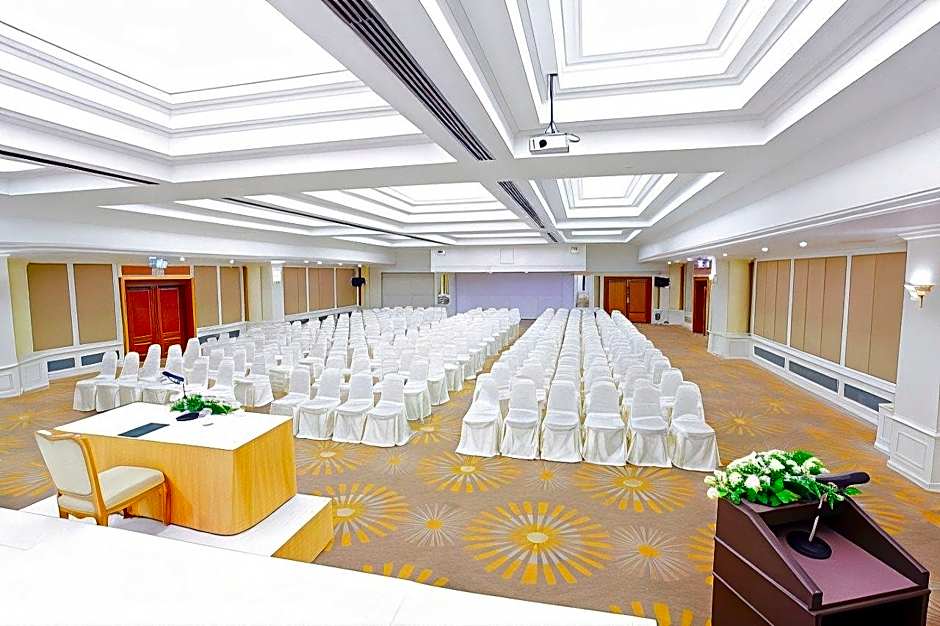 Cross Vibe Bangkok Srinakarin