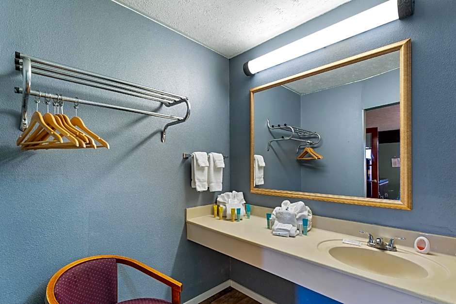 Williamsburg Suites