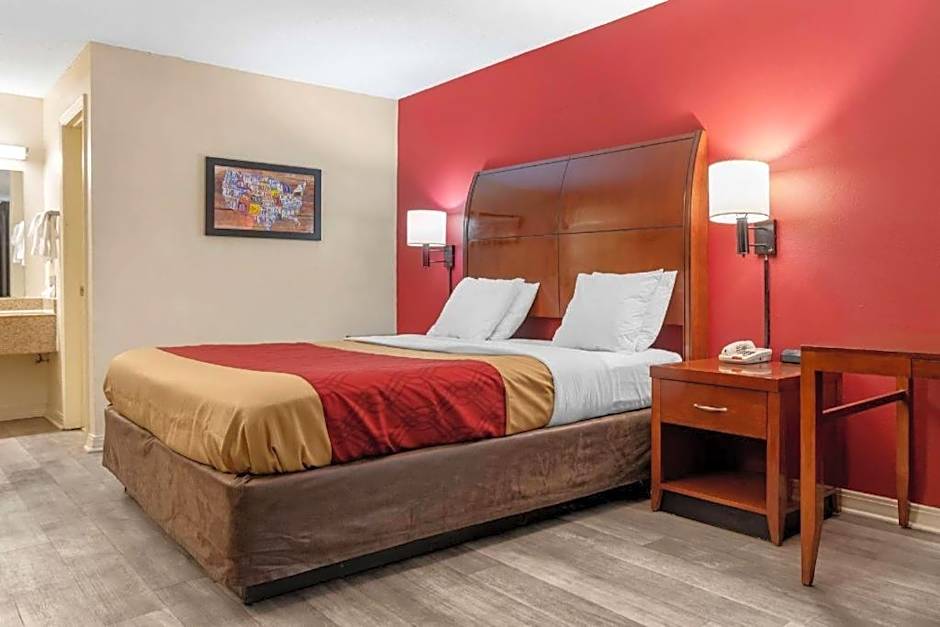 Econo Lodge Pearl