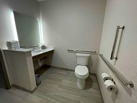 2 Queen Standard Mobility Accessible Tub
