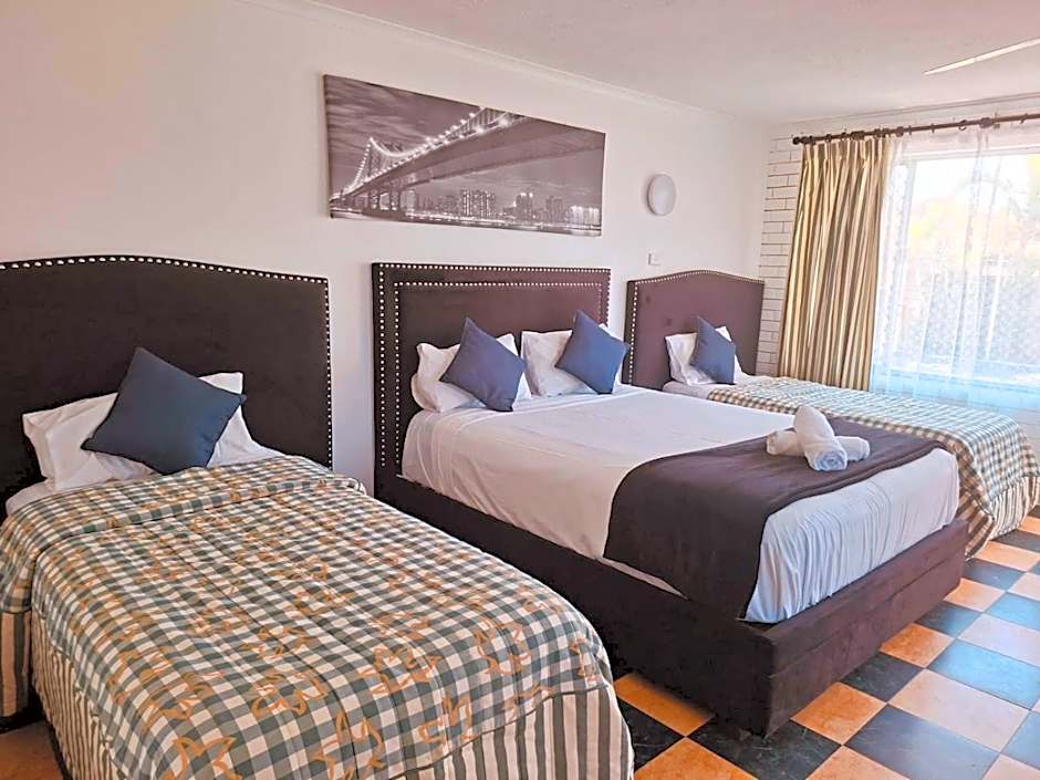 The Queenslander Motel