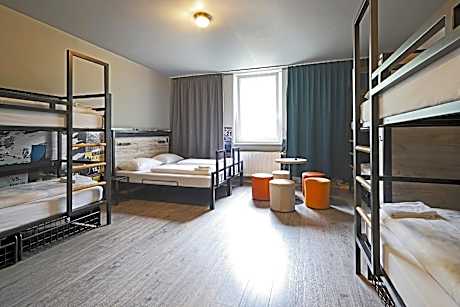 6-Bed Room