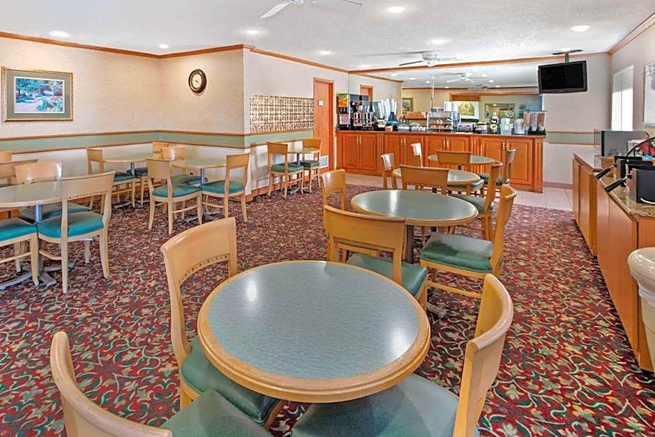 La Quinta Inn & Suites by Wyndham Albuquerque Journal Ctr Nw