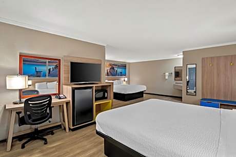 Studio Suite with Two King Beds - Non-Smoking
