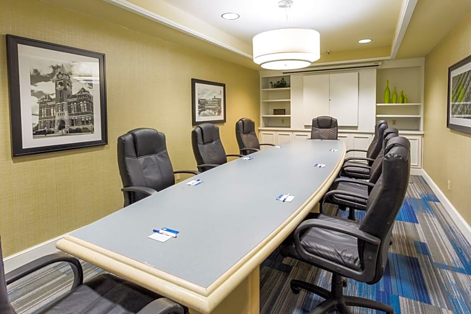 Holiday Inn Express & Suites Wilmington-University Center, an IHG Hotel