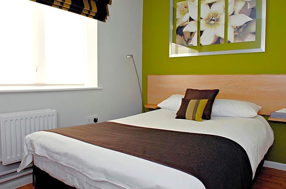 Burleigh Court Hotel and Leisure