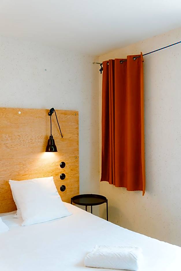 Foto 1 dari 10 — Double Room with Private Bathroom