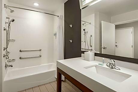 Suite, 2 Queen, Sofa bed