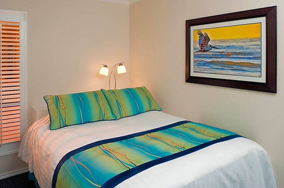 Casa Del Mar Beachfront Suites