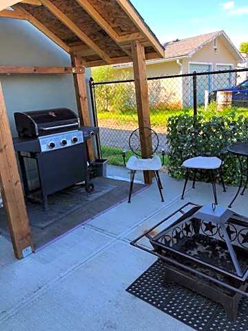 Shoreside Inn & Suites