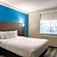 La Quinta Inn & Suites by Wyndham Madison American Center