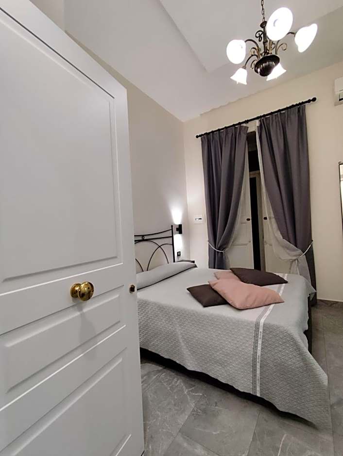 Botanic Charm – Naples, CO