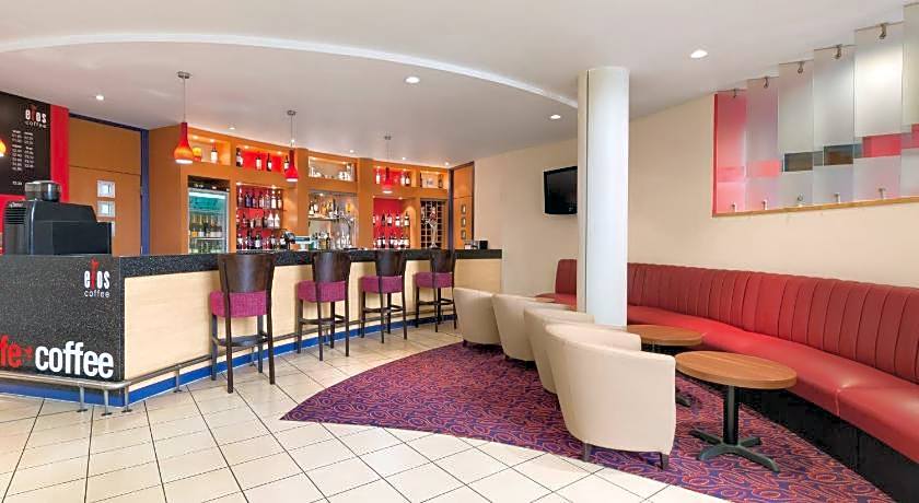 Ramada London North M1