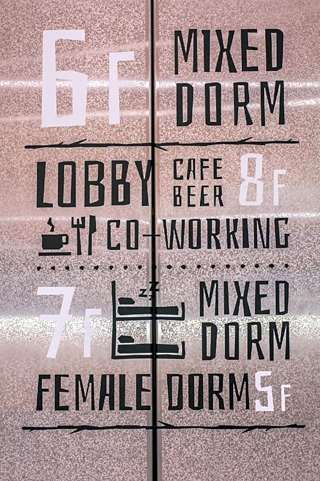 Stray Birds Taichung Hostel