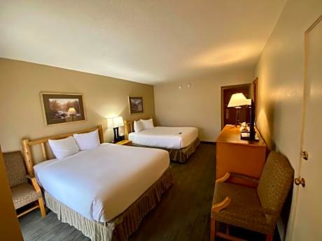Queen Room with Two Queen Beds with Roll-In Shower - Mobility Access