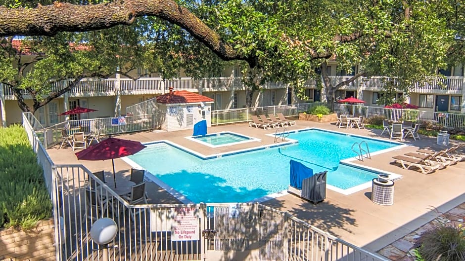 Motel 6 Addison, TX - Dallas