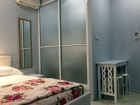 Deluxe Double Room with Private Bathroom