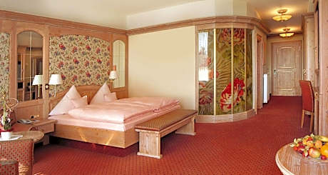 Double Suite with Sofa Bed, Murphy Bed, Bath Tub and Balcony