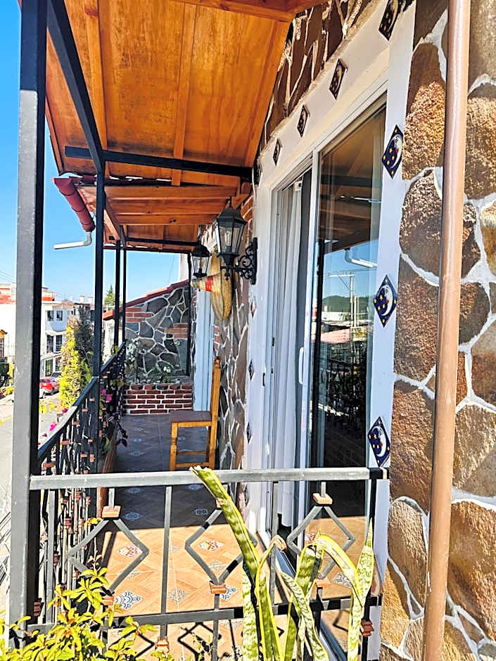 Hotel & Suites Cerro Roj0