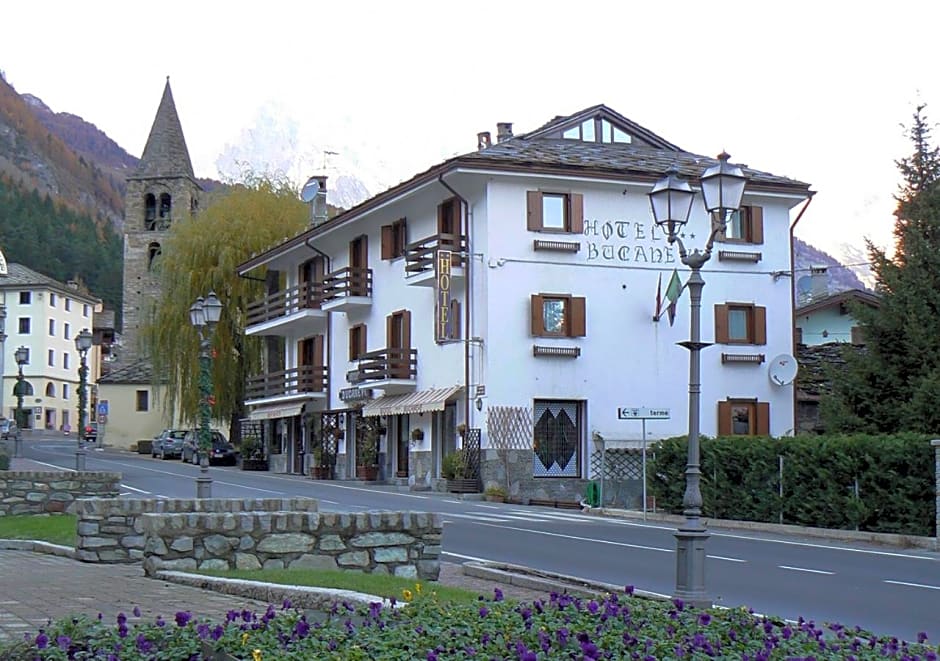 Hotel Bucaneve