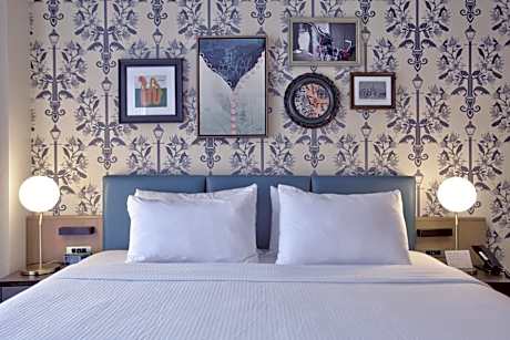 1 King Bed Premium City View