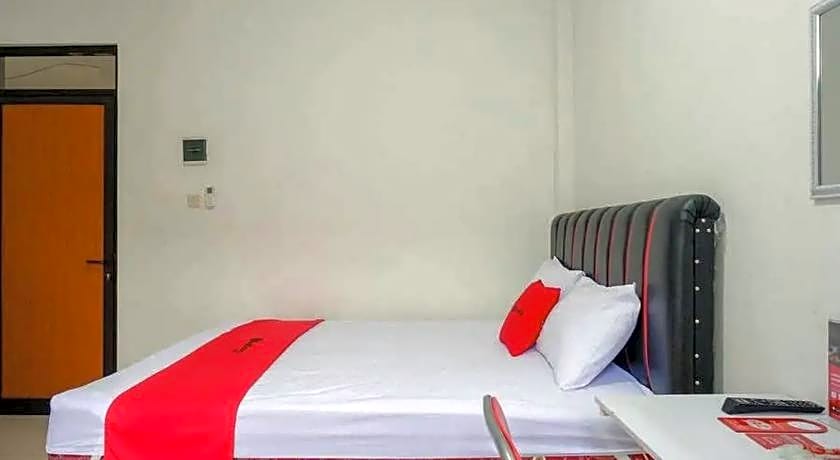 RedDoorz Syariah near Universitas Jenderal Soedirman 2