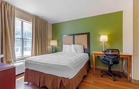 1 Bedroom Executive King Accessible Non-Smoking