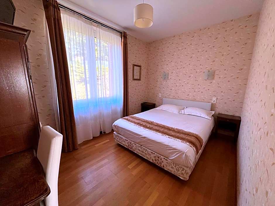 Hôtel Restaurant Le Grillon