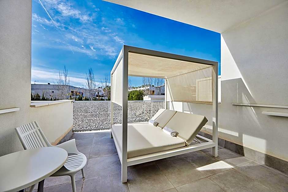 Photo 1 of 16 of Twin Room (Balibed) (2 Large Twin Beds)