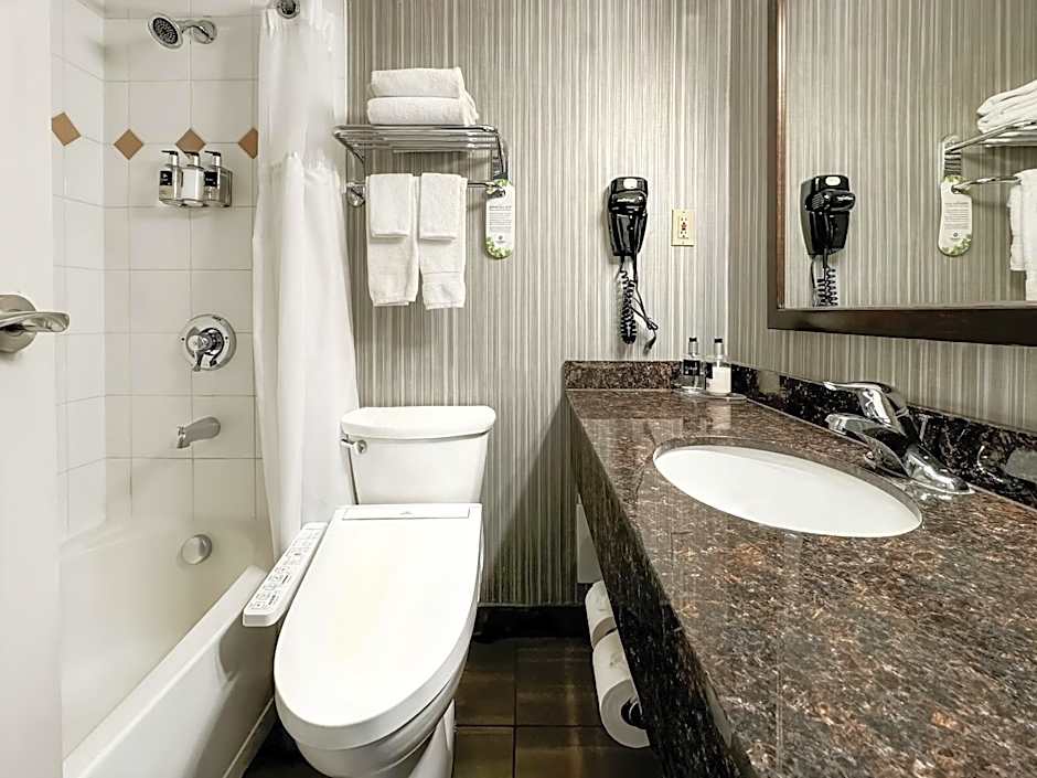 Coast Calgary Downtown Hotel & Suites by APA