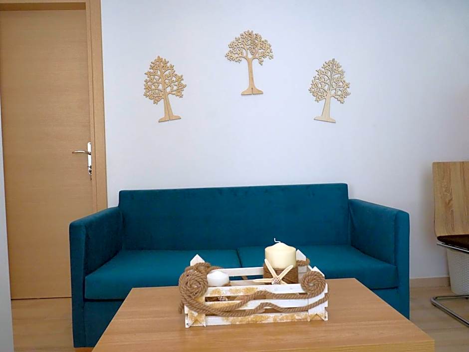 Ilianthos Apartments & Rooms