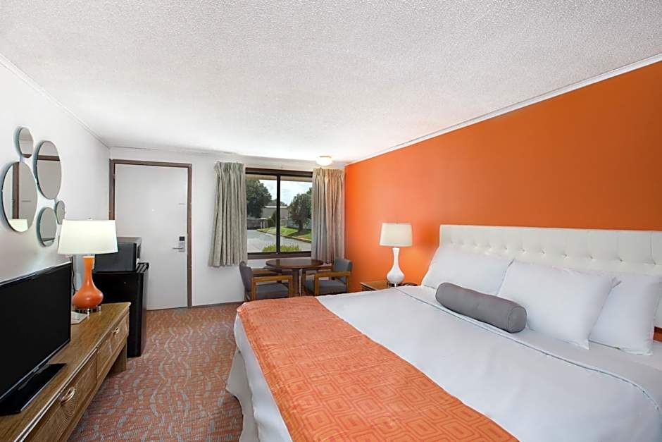 Howard Johnson by Wyndham Wilmington