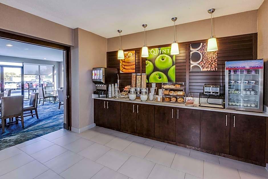 La Quinta Inn & Suites by Wyndham Philadelphia Airport