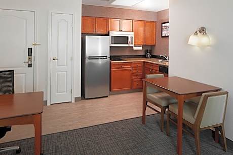 Suite, 1 Bedroom (1 Queen Bed and 1 Double Sofa Bed)