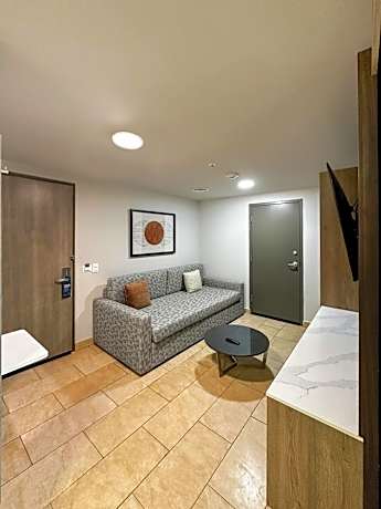 1 King Suite