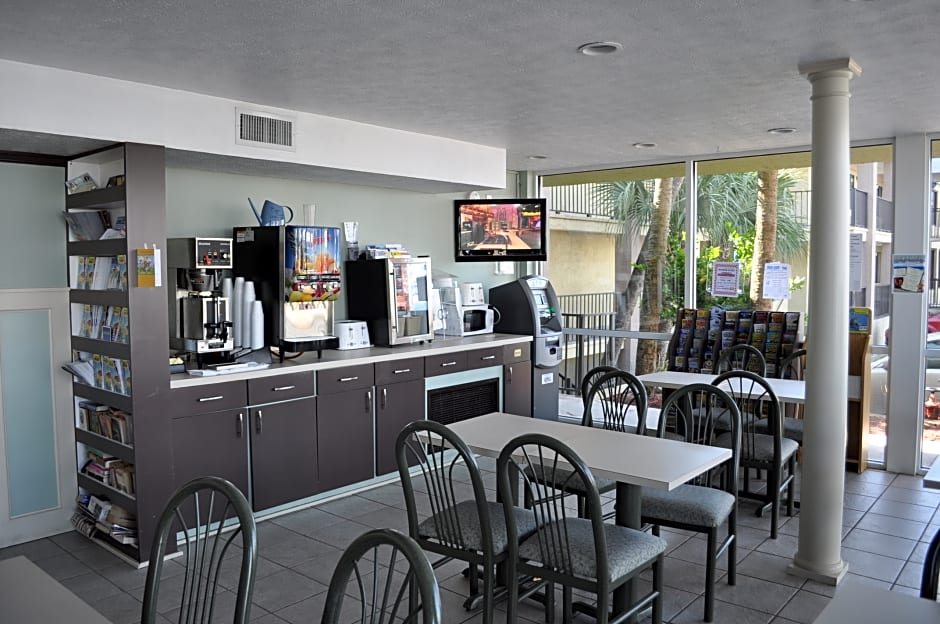 Ramada by Wyndham Panama City Beach / Beachfront