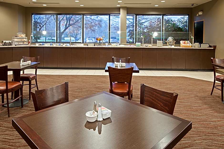 Holiday Inn Evansville Airport