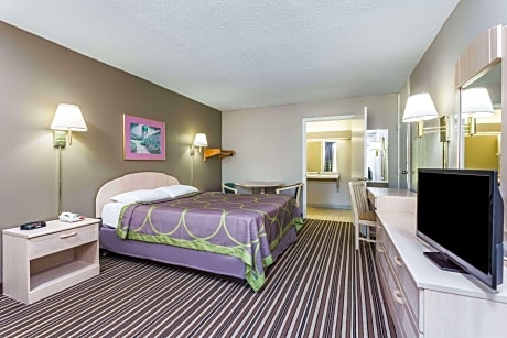 Queen Room - Mobility Access/Non-Smoking